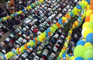 مركز الأزهر للفتوى الإلكترونية: صلاة عيد الفطر لا تصح خلف تلفاز أو مذياع أو بث إلكتروني مباشر