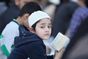 ركّعًا سجّدًا.. الأطفال يملأون صحن الجامع الأزهر وباحاته في العشر الأواخر من رمضان