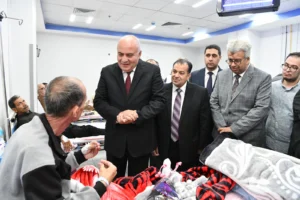 محافظ قنا ورئيس جامعة جنوب الوادي يزوران مصابي غزه بالمستشفيات الجامعية •