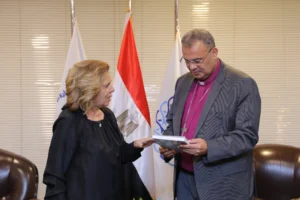 رئيس الطائفة الإنجيلية يستقبل مشيرة خطاب و طارق رضوان للتهنئة بعيد القيامة