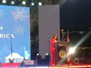 سفيرة الولايات المتحدة بالقاهرة: مصر شريك لا غنى عنه في جهودنا لإنشاء منطقة أكثر استقرارًا