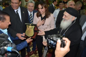 نائب محافظ البحيرة تزور الكنيسة الإنجيلية وتقدم التهنئة للإخوة المسيحيين بعيد القيامة المجيد