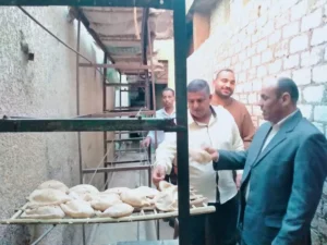 جولة ميدانية مبكرة لرئيس مركز ومدينه أبشواي لمتابعة المخابز والأفران والمحلات التجارية بمركز أبشواي