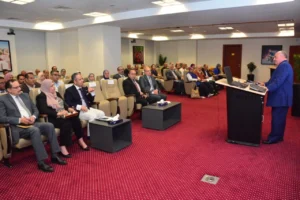 بالتعاون بين وزارات الطيران المدني و المالية والتخطيط والتنمية الاقتصادية..