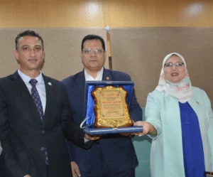 القادة تكرم أحد أعضاء المكتب التنفيذي المتميزين بالبحيرة