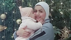 مصرع دينا فتحي مصممة المشغولات اليدوية وزوجها وابنتها في حادث سير