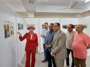 فنون جميلة أسيوط تنظم معرضاً فنياً بعنوان: “التقنيات الحديثة في التصميم، والاستفادة منها في إثراء المواطنة البيئية•