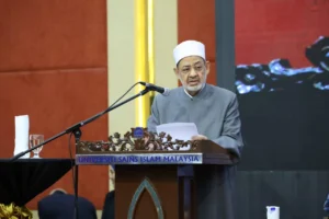 شيخ الأزهر من ماليزيا: الإسلام له تجاربُ تاريخيَّة معلومة في تجاورِ الحضارات وتعدُّد الأديان دون إقصاء