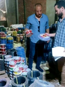  جهاز حماية المستهلك يقوم بضبط مصنعين غير مُرخصين بمنطقة القناطر الخيرية بمحافظة القليوبية ، لتصنيع الكابلات والمواسير الكهربائية المُقلدة من مواد مجهولة المصدر