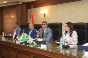 محافظ الجيزة يؤكد .. العمل الميدانى هو الأساس … وأكره الروتين وعلى دراية كاملة بمشاكل المحافظة ، الإنضباط والإلتزام والشفافية مبادئى فى العمل