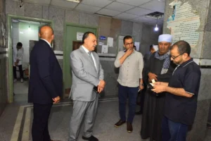 محافظ أسيوط يواصل جولاته الليلية المفاجئة على المستشفيات ويحيل مدير مستشفى الصحة الانجابية بمنفلوط و5 أطباء للتحقيق
