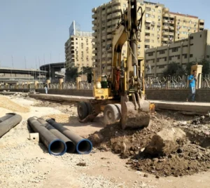 محافظ الجيزة : بدء أعمال تنفيذ خط مياه ٤٠٠ مم وربطة مع خط المياه الرئيسي قطر ١٠٠٠مم لإنهاء مشكلة الانقطاعات وضعف الضغوطات بمنطقة الطوابق فيصل