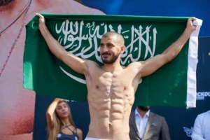 زياد المعيوف أول ملاكم سعودي محترف يفوز في نزال موسم الرياض الدولي في لوس أنجليس