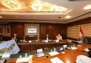 وزير الطيران المدني يتباحث مع الاتحاد المصري لجمعيات ومؤسسات المستثمرين حول الرؤى والمقترحات الداعمة لجذب مزيد من الإستثمارات