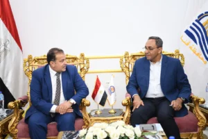 محافظ قنا ورئيس جامعة جنوب الوادى يبحثان سبل تعزيز أوجه التعاون المشترك •