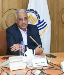 سكرتير عام قنا يتابع مع رؤساء الوحدات المحلية ملفي تقنين أراضي أملاك الدولة والتصالح على مخلفات البناء•