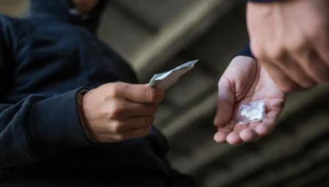 الداخلية تطارد تجار السموم بقنا: ضبط تاجري مخدرات بحوزتهم 5كيلو شابو وهيروين بقنا..