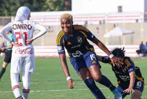 الأهلي يهزم الزمالك بالقمة الأولى لدوري كرة القدم النسائية