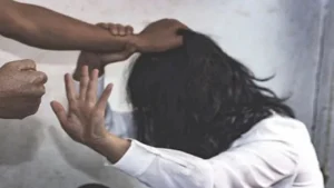 حداد يسحل زوجته وقص شعرها في الشارع: قاعدة على التيك توك 24 ساعة وبتعمل لايفات بشعرها