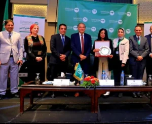 تكريم المستشارة نجاة امرابي لتسليطها الضوء على آفاق جديدة للأمن الفكري العربي