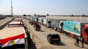 المساعدات المقدمة من أهالي سيناء تبدأ في الدخول إلى قطاع غزة