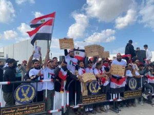 استمرار توافد الحشود الشعبية لتأييد القيادة السياسية ودعم فلسطين ورفض التهجير