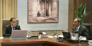 رئيس الوزراء يتابع مع محافظ قنا ملفات العمل والرؤية التنموية للمحافظة•
