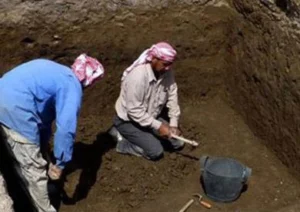 دفنه تحت قدميه .. شاب يقتل صديقه بسبب الآثار في المعصرة