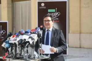 أيقونة “نهضة على خشبة المسرح ورفوف الكتب: خطة ثقافية طموحة لمصر في 2025 .”