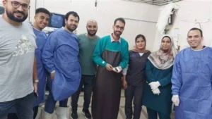 فريق طبي يستخرج هاتفاً من معدة مريض في مصر” كتبت / يوستينا ألفي