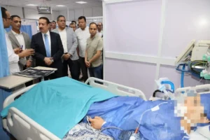 للمرة الثانية خلال يومين.. محافظ المنوفية يزور مصابي حادث الإقليمي. 