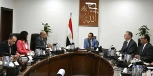 رئيس الوزراء يتابع تأمين الوقود للكهرباء ومشروعات الطاقة المتجددة