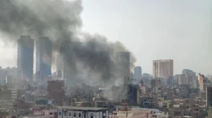 حريق بسوق الترجمان.. دخان كثيف يغطي سماء وسط القاهرة