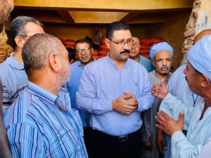 نشاط ميداني مكثف لمدير الزراعة بمحافظة سوهاج لمتابعة صرف الأسمدة الأزوتية المدعمة للمزارعين