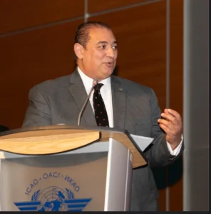 خلال لقائه برئيس وسكرتير عام  مفوضية الطيران المدني لدول أمريكا اللاتينية «LACAC».. على هامش اجتماعات الدوره ال٤٢ للجمعيه العمومية للإيكاو بمونتريال. كتب: محمد عبد العزيز في إطار نشاطه المكثف خلال مشاركته في اجتماعات الجمعية العمومية الحادية والأربعين لمنظمة الطيران المدني الدولي (الإيكاو) بمدينة مونتريال الكندية، عقد الدكتور سامح الحفني وزير الطيران المدني اجتماعًا مع السيدة أزوسينا زيلايا ، رئيس مفوضية الطيران المدني لدول أمريكا اللاتينية (LACAC)، والسيد جايمي بيندر، السكرتير العام للمفوضية، وذلك بحضور الطيار عمرو الشرقاوي رئيس سلطة الطيران المدني؛ والأستاذة وريم عرابي ممثل مصر المناوب لدى المنظمة. وتناول الاجتماع، أهمية توحيد المواقف داخل الإيكاو بشأن القضايا ذات الاهتمام المشترك، إلى جانب مناقشة أولويات المرحلة المقبلة، وفي مقدمتها رفع معايير السلامة والأمن الجوي، ودعم التحول الرقمي في صناعة النقل الجوي. كما استعرض الجانبان الاستعدادات الجارية لتولي إحدى الدول الأعضاء رئاسة المفوضية خلال الفترة المقبلة. وخلال اللقاء، أعرب الدكتور سامح الحفني وزير الطيران المدني عن تقديره لمساندة دول أمريكا اللاتينية لترشح مصر لعضوية مجلس الإيكاو، مؤكدًا أن هذا الموقف يعكس عمق العلاقات بين الجانبين وحرصهما على تطوير صناعة النقل الجوي عالميًا، وأوضح الحفنى أن الدولة المصرية تسعى إلى توسيع مجالات التعاون وتبادل الخبرات الفنية والمؤسسية، مشيرًا إلى أن الشراكة مع مفوضية «LACAC» تمثل ركيزة للدور المحوري الذي تضطلع به مصر في منظومة الطيران الدولي، بما يسهم في دعم استدامة قطاع النقل الجوي وتعزيز موقعها كطرف رئيسي في المنظومة الدولية،.. مؤكدا حرص مصر  على مواصلة التشاور مع المفوضية وتنسيق المواقف داخل الإيكاو بما يخدم مصالح الدول الأعضاء ويعزز المكانة الدولية للدولة المصرية. و من جانبها، أكدت السيدة أزوسينا زيلايا اعتزاز المفوضية بعلاقاتها مع الدولة المصرية، مشيرة إلى أنها شريك أساسي في الجهود الرامية إلى توحيد المواقف داخل الإيكاو وتعزيز صناعة الطيران على المستويين الإقليمي والدولي. وأضافت زيلايا أن المفوضية حريصة على تطوير التعاون في مجالات السلامة والأمن الجوي والتحول الرقمي وبناء القدرات.في ختام فعاليات الجمعية العمومية للإيكاو بمونتريال.. وزير الطيران المدني يلتقي رئيس قطاع النقل الجوي بالمنظمة ويشيد بدوره القيادي كتب: محمد عبد العزيز على هامش ختام الدورة الثانية والأربعين للجمعية العمومية للمنظمة الدولية للطيران المدني (الإيكاو) المنعقدة بمدينة مونتريال بكندا، التقى الدكتور سامح الحفني وزير الطيران المدني  بالأستاذ محمد رحمة  رئيس قطاع النقل الجوي بالمنظمة وأحد الكوادر المصرية البارزه والمشرفه فى قطاع الطيران المدنى العالمى والذى يتقلد هذا المنصب الرفيع . وأشاد وزير الطيران المدني بالدور الهام الذي يقوم به محمد رحمة في رئاسة قطاع النقل الجوي بالإيكاو، مؤكداً أن مسيرته المهنية المتميزة وتدرجه في عدد من المناصب القيادية داخل قطاع الطيران المدني وصولاً إلى موقعه الدولي الحالي تعكس كفاءته وخبرته الكبيرة في مجال صناعة النقل الجوي. وأضاف الحفني أن جهود رحمة تسهم بفاعلية في تطوير منظومة النقل الجوي وتعزيز مكانة المنظمة على الساحة الدولية، وهو ما يعد نموذجاً يحتذى به في العمل الدولي المشترك. ومن جانبه، أعرب الأستاذ محمد رحمة، رئيس قطاع النقل الجوي بمنظمة  (الإيكاو)، عن تقديره للدكتور سامح الحفنى وزير الطيران المدني، مشيداً بجهوده الكبيرة ودعمه المتواصل لبرامج المنظمة ومبادراتها المختلفة، مؤكداً أن ما يقوم به الوزير من دفع تنفيذ الالتزمات الدوليه و متابعة  ملفات الطيران المدني الدولي يعكس رؤية واعية وإرادة قوية لدعم مسيرة تطوير هذا القطاع الحيوي، وتعزيز دور منظمة الإيكاو في خدمة صناعة النقل الجوي على المستويين الإقليمي والدولي.في ختام فعاليات الجمعية العمومية للإيكاو بمونتريال.. وزير الطيران المدني يلتقي رئيس قطاع النقل الجوي بالمنظمة ويشيد بدوره القيادي كتب: محمد عبد العزيز على هامش ختام الدورة الثانية والأربعين للجمعية العمومية للمنظمة الدولية للطيران المدني (الإيكاو) المنعقدة بمدينة مونتريال بكندا، التقى الدكتور سامح الحفني وزير الطيران المدني  بالأستاذ محمد رحمة  رئيس قطاع النقل الجوي بالمنظمة وأحد الكوادر المصرية البارزه والمشرفه فى قطاع الطيران المدنى العالمى والذى يتقلد هذا المنصب الرفيع . وأشاد وزير الطيران المدني بالدور الهام الذي يقوم به محمد رحمة في رئاسة قطاع النقل الجوي بالإيكاو، مؤكداً أن مسيرته المهنية المتميزة وتدرجه في عدد من المناصب القيادية داخل قطاع الطيران المدني وصولاً إلى موقعه الدولي الحالي تعكس كفاءته وخبرته الكبيرة في مجال صناعة النقل الجوي. وأضاف الحفني أن جهود رحمة تسهم بفاعلية في تطوير منظومة النقل الجوي وتعزيز مكانة المنظمة على الساحة الدولية، وهو ما يعد نموذجاً يحتذى به في العمل الدولي المشترك. ومن جانبه، أعرب الأستاذ محمد رحمة، رئيس قطاع النقل الجوي بمنظمة  (الإيكاو)، عن تقديره للدكتور سامح الحفنى وزير الطيران المدني، مشيداً بجهوده الكبيرة ودعمه المتواصل لبرامج المنظمة ومبادراتها المختلفة، مؤكداً أن ما يقوم به الوزير من دفع تنفيذ الالتزمات الدوليه و متابعة  ملفات الطيران المدني الدولي يعكس رؤية واعية وإرادة قوية لدعم مسيرة تطوير هذا القطاع الحيوي، وتعزيز دور منظمة الإيكاو في خدمة صناعة النقل الجوي على المستويين الإقليمي والدولي.انهيار منزل من الطوب اللبن بعد ساعات من إخلائه بمدينة قوص بقنا دون إصابات•