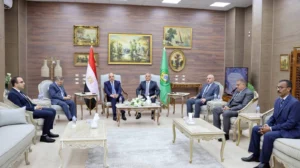 رئيس جامعة قناة السويس يُشارك في استقبال وزير الري خلال زيارته لمحافظة الإسماعيلية لبحث جهود الدولة في تحقيق الأمن المائي..