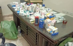 محافظ أسيوط: ضبط مخزن أدوية غير مرخص يحتوي على عقاقير مخدرة وسجائر مجهولة المصدر بالغنايم