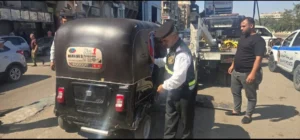 محافظ الشرقية: إعادة الإنضباط بشوارع مدينة الزقازيق وضبط (٢٥) مركبة توك توك غير مرخصة ومخالفة لخطوط السير
