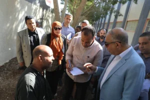 محافظ المنيا يوجه بصرف إعانات عاجلة ومساعدات لعدد من الحالات الإنسانية ويتابع إنشاء أكبر ملعب قانوني بمركز شباب البرشا