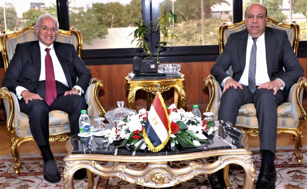 وزير الطيران المدني يستقبل رئيس مجموعة “كوبيلوزوس” اليونانية لمتابعة فرص التعاون و الاستثمار في مجال إدارة وتشغيل المطارات