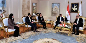 ️ وزير الطيران المدني يبحث مع السفير البريطاني تعزيز الشراكة الإستراتيجية وتطوير التعاون في مجالات الطيران المدني بين مصر والمملكة المتحدة