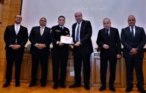 وزير الطيران المدني يشهد تخرج دفعة جديدة من البرنامج المتكامل لمعلومات الطيران بكلية المراقبة الجوية