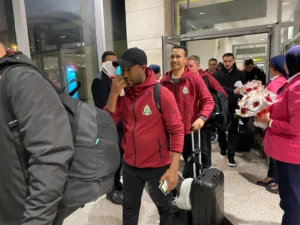 مطار القاهرة الدولي يستقبل بعثة الجيش الملكي المغربي استعدادًا لمواجهة الأهلي بدوري أبطال أفريقيا لكرة القدم