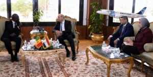 وزير الطيران المدني يستقبل سفير السنغال لدى جمهورية مصر العربية لبحث آفاق التعاون المشترك بين الجانبين