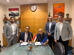 وزير الطيران المدني يبحث مع السفير البريطاني تعزيز الشراكة الاستراتيجية والتعاون الثنائي في مجال الطيران المدني