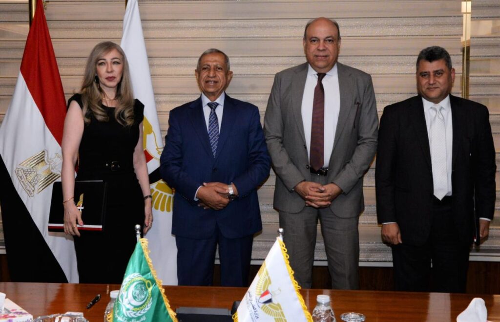وزارة الطيران المدني والأكاديمية العربية للعلوم والتكنولوجيا والنقل البحرى توقعان بروتوكول تعاون مشترك لتأهيل الكوادر البشرية وتنفيذ برامج الدراسات العليا للعاملين بالوزارة
