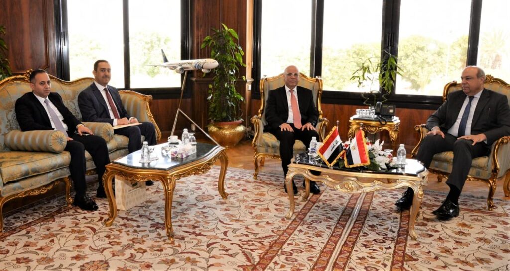 وزير الطيران المدني يلتقي سفير العراق بالقاهرة لبحث آفاق التعاون وتبادل الخبرات في مجال الطيران المدني